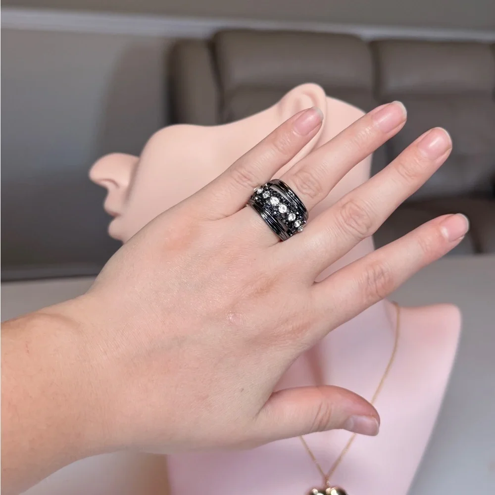 ⚜️ Elegant Black and Silver Crystal Ring